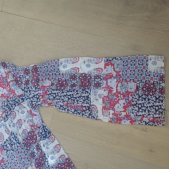 EUC Ariat Tracey Blouse Women's Medium Sheer Red/Blue Paisley Print Shirt - Picture 2 of 9